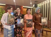 Mengenal Kebaya Indonesia lewat Buku “Kebaya, Keanggunan yang Diwariskan”