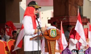 Wabup Pasangkayu Herny Agus Canangkan Gerakan Pembagian 10 Juta Bendera Merah Putih