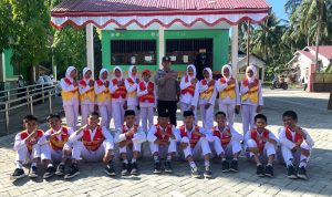 Sambut Hari Sumpah Pemuda, Bhabinkamtibmas Ajak Pelajar SMP 2 SATAP Bambaira Bergerak untuk Indonesia Maju