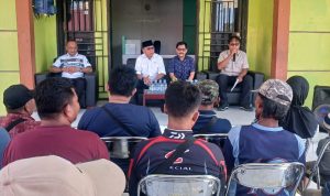Anggota DPR RI Komisi IV, Ir. Agus Ambo Djiwa, Serahkan Bantuan Benih Jagung Kepada Kelompok Tani di Pasangkayu