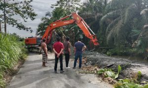 Komisi III DPRD Pasangkayu Monitoring Pekerjaan Normalisasi Sungai di Desa Patika