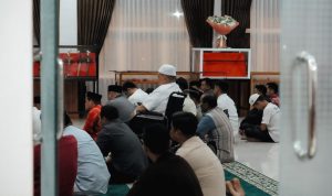 Rumah Dinas Selesai Direhab, Wagub Sulbar Langsung Gelar Adzan dan Salat Berjamaah  ‎  ‎
