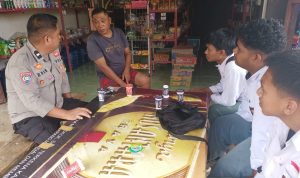 ‎Cegah Kenakalan Remaja, Bhabinkamtibmas Polsek Pasangkayu Tertibkan Siswa Bolos Sekolah