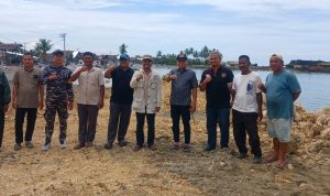 Anggota DPR RI Agus Ambo Djiwa Tinjau Pembangunan Kampung Nelayan di Bambakoro