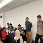 Sasar Pengunjung Mall Matos Mamuju, Biddokkes Polda Sulbar Gelar Bakti Kesehatan Gratis Sambut HUT Bhayangkara Ke 80