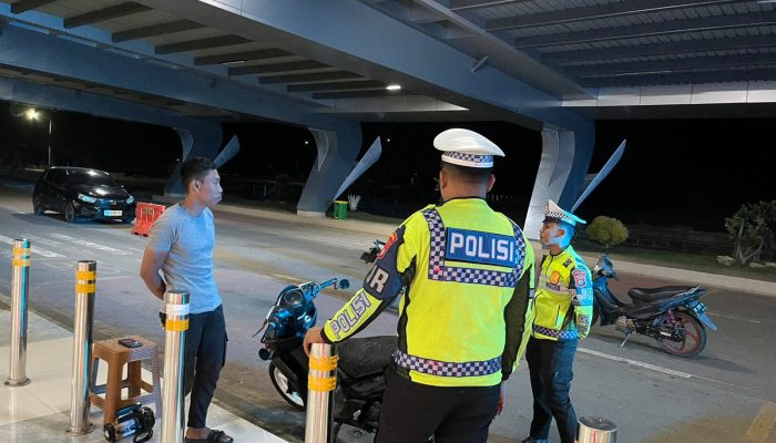 Perkuat Patroli Malam, Komitmen Ditlantas Polda Sulbar Jaga Kamseltibcarlantas Sepenuh Hati