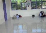 Miris! Siswa SMA Negeri 1 Bulu Taba Terpaksa Belajar Tanpa Meja dan Kursi