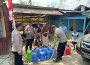 Polsek Sarudu Salurkan Air Bersih untuk Warga, Wujud Kepedulian Polri di Tengah Kekeringan