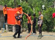 Di Tengah Kemarau Panjang, Polri Hadir Bawa 15 Ribu Liter Air Bersih untuk Warga Martajaya