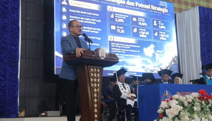 Hadiri Wisuda di Polman, Gubernur Suhardi Duka Berikan 50 Beasiswa untuk Mahasiswa Kampus Unasman
