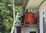 Kemarau Panjang, Polsek Pasangkayu Distribusikan Air Bersih ke Martajaya