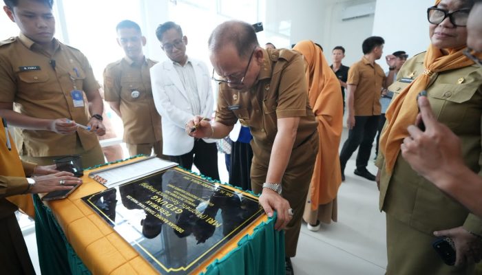 Suhardi Duka Resmikan MRI, Patologi Anatomi, dan Ortodonti di RSUD Sulbar, Tegaskan: RS Baik Harus Cepat dan Tarif Jelas