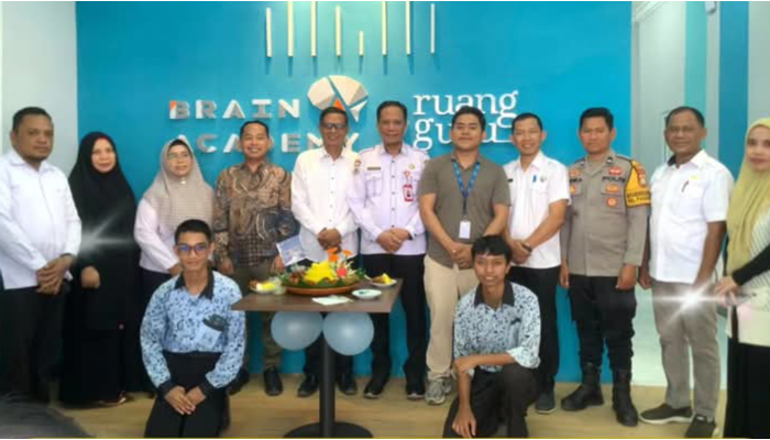 Asisten I Badaruddin Resmikan Ruang Guru di Pasangkayu